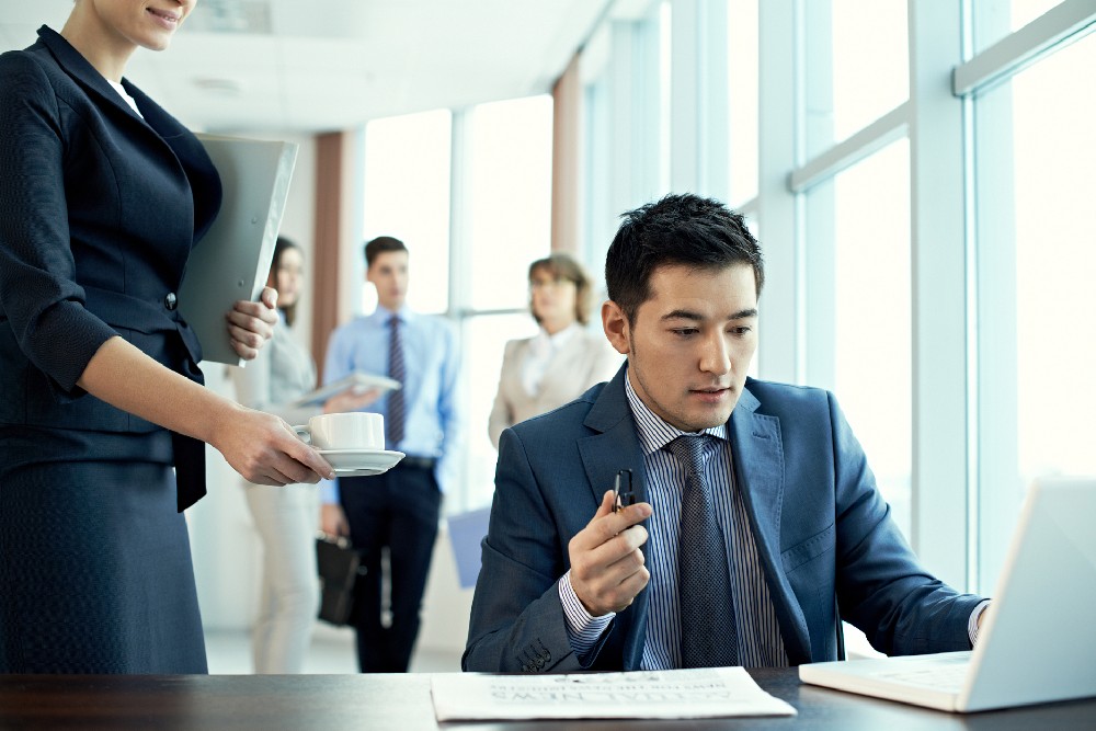 上海出轨调查取证：虐待老人被起诉家属需承担什么责任？